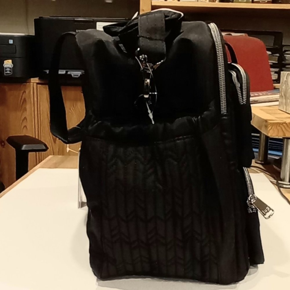 LUG Puddle Jumper Duffel Bag in Brushed Black New - Picture 4 of 14